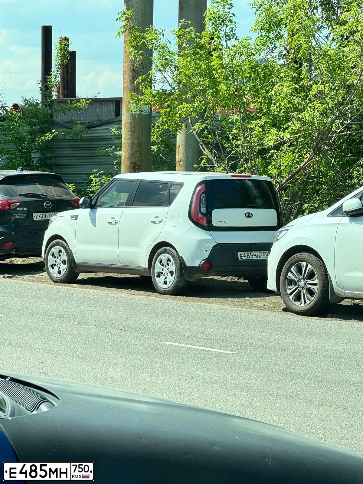 Фото автомобиля KIA SOUL, 2014 — госномер Е485МН750. Цвет: БЕЛЫЙ