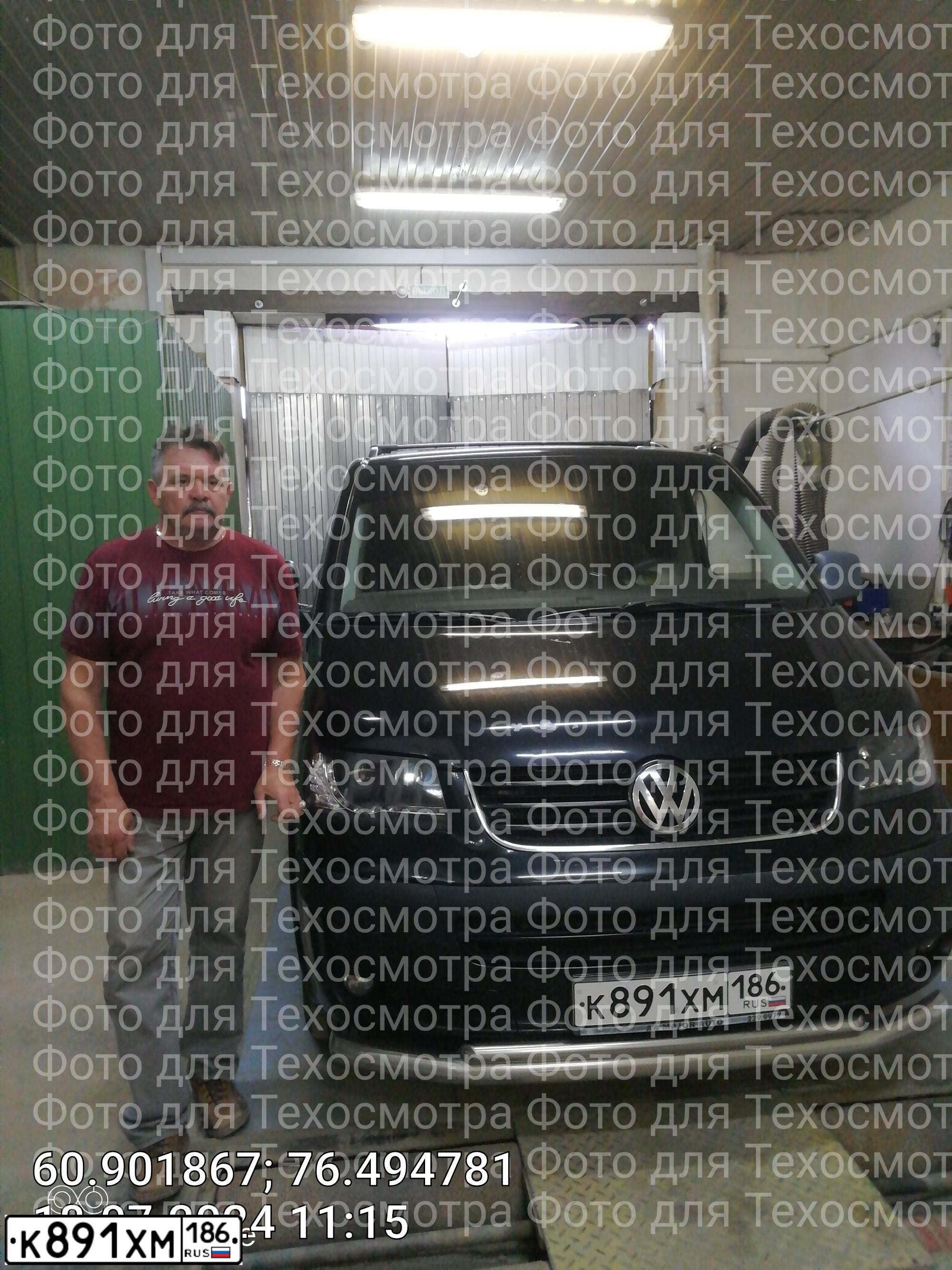Фото автомобиля VOLKSWAGEN MULTIVAN, 2008 — госномер С866ЕЕ89. Цвет: ЧЕРНЫЙ