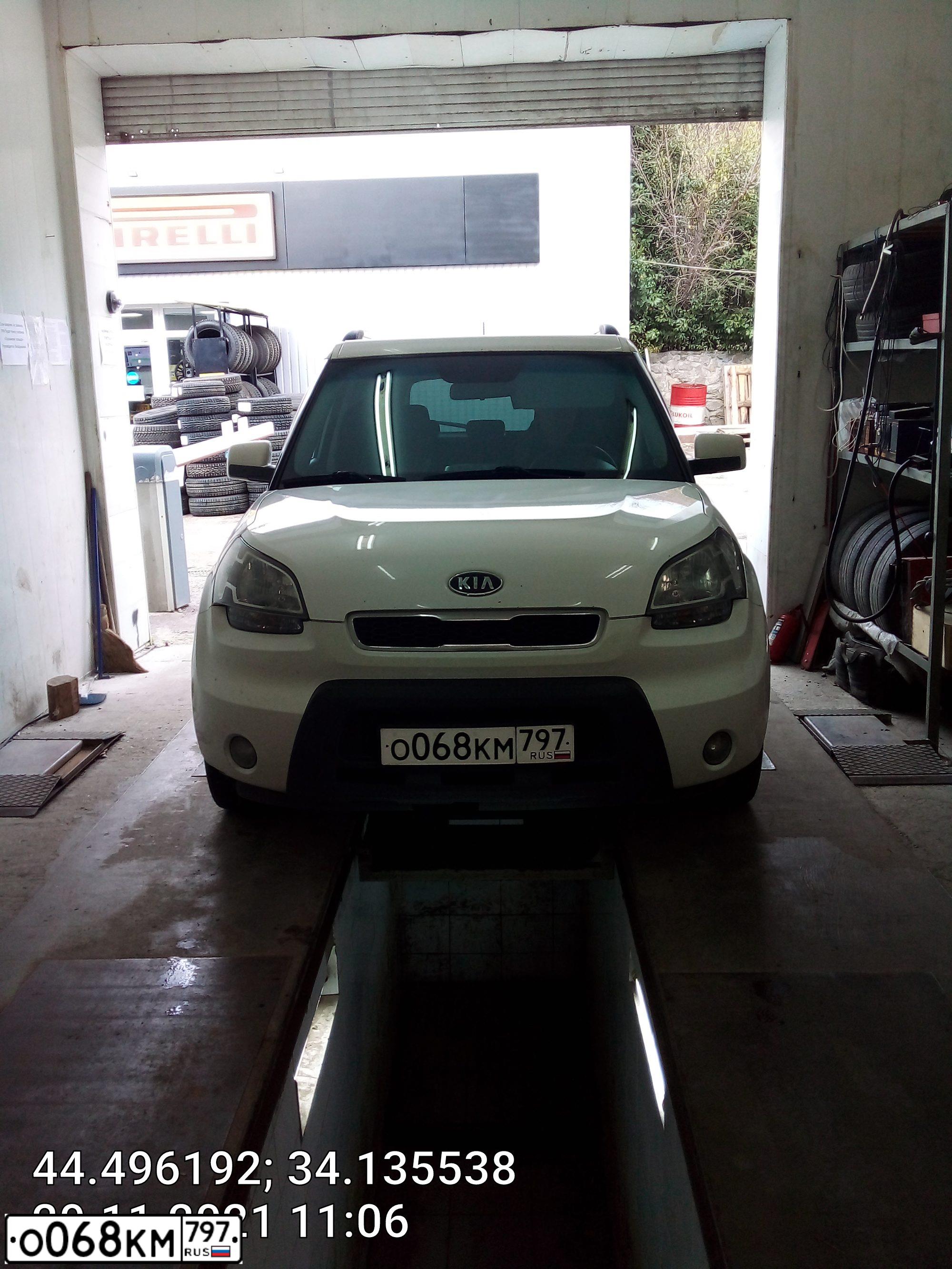 Фото автомобиля KIA SOUL, 2010 — госномер Н461АК82. Цвет: Белый