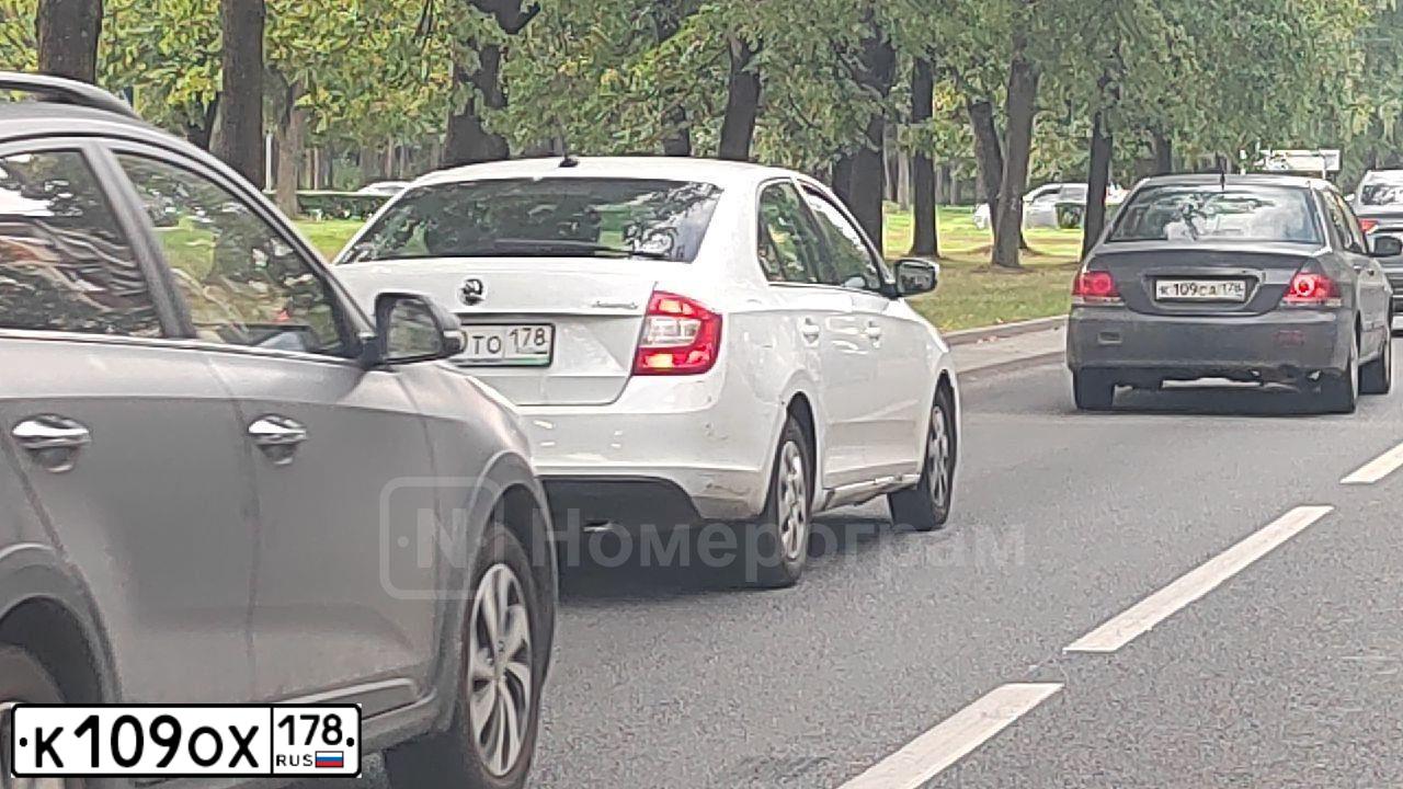 Фото автомобиля FORD FOCUS, 2006 — госномер К744ТЕ186. Цвет: ТЕМНО-СЕРЫЙ