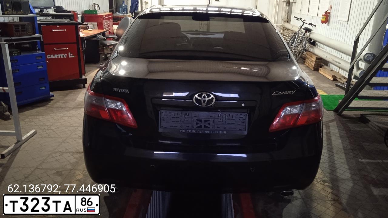 Фото автомобиля TOYOTA CAMRY, 2008 — госномер Е820КК186. Цвет: ЧЕРНЫЙ
