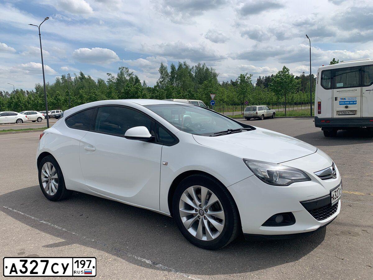 Фото автомобиля OPEL ASTRA, 2012 — госномер Н094КР136. Цвет: Белый