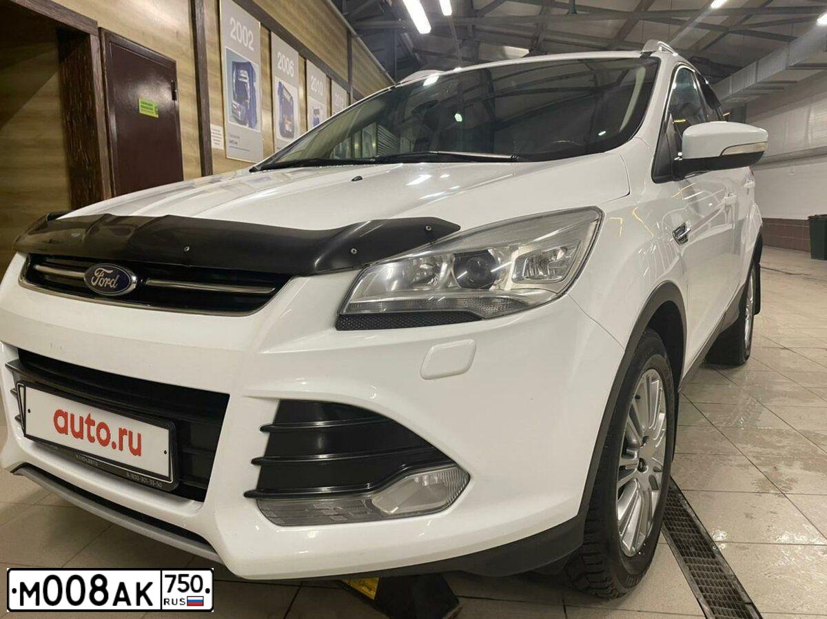 Фото автомобиля FORD KUGA, 2013 — госномер Т749ХК31. Цвет: Белый