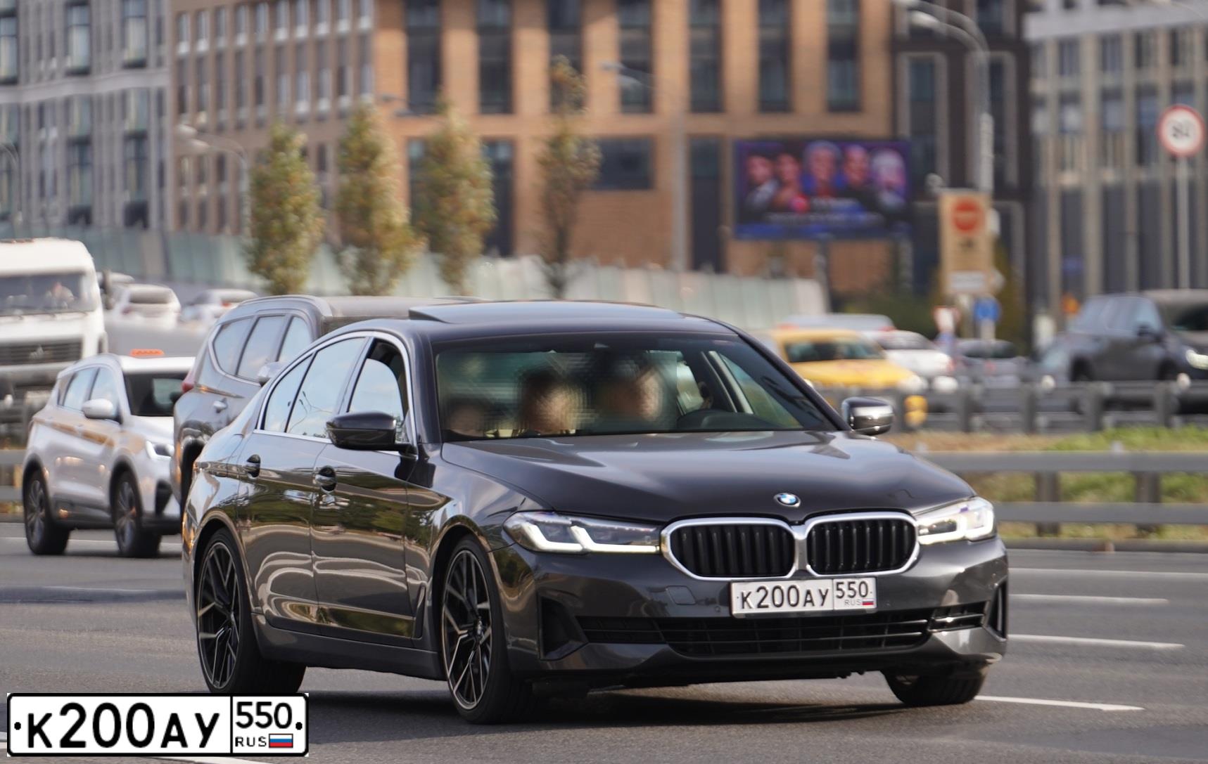 Фото автомобиля BMW 530I XDRIVE, 2021 — госномер К200АУ550. Цвет: СЕРЫЙ