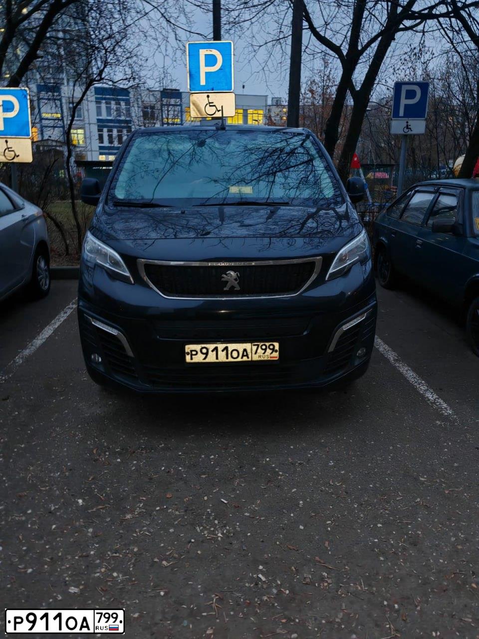 Фото автомобиля PEUGEOT TRAVELLER, 2018 — госномер Р911ОА799. Цвет: ЧЕРНЫЙ