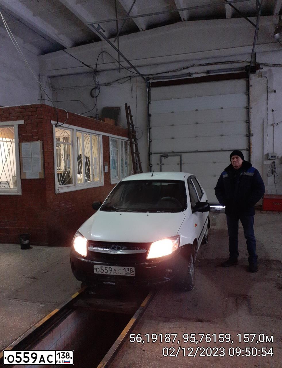 Фото автомобиля LADA 2190 GRANTA, 2015 — госномер К285МВ138. Цвет: Белый
