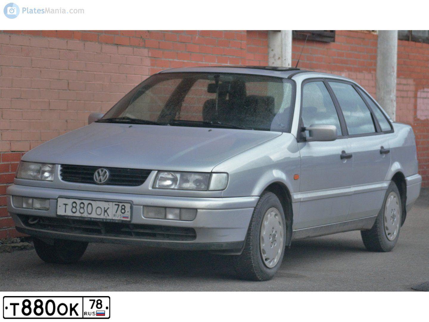 Фото автомобиля VOLKSWAGEN PASSAT, 1994 — госномер Т880ОК78. Цвет: СЕРЕБРИСТЫЙ