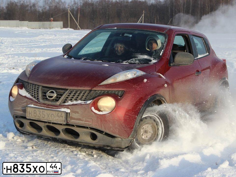 Фото автомобиля NISSAN JUKE, 2012 — госномер М898АУ18. Цвет: КРАСНЫЙ