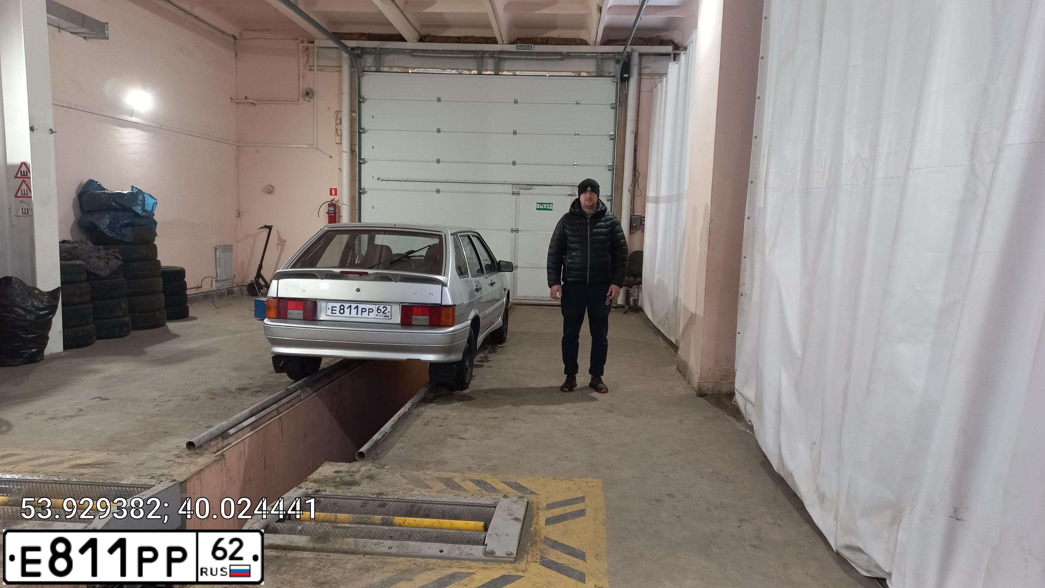 Фото автомобиля LADA 2114, 2013 — госномер Х062СР05. Цвет: СВЕТЛО-СЕРЕБРИСТЫЙ МЕТАЛЛ