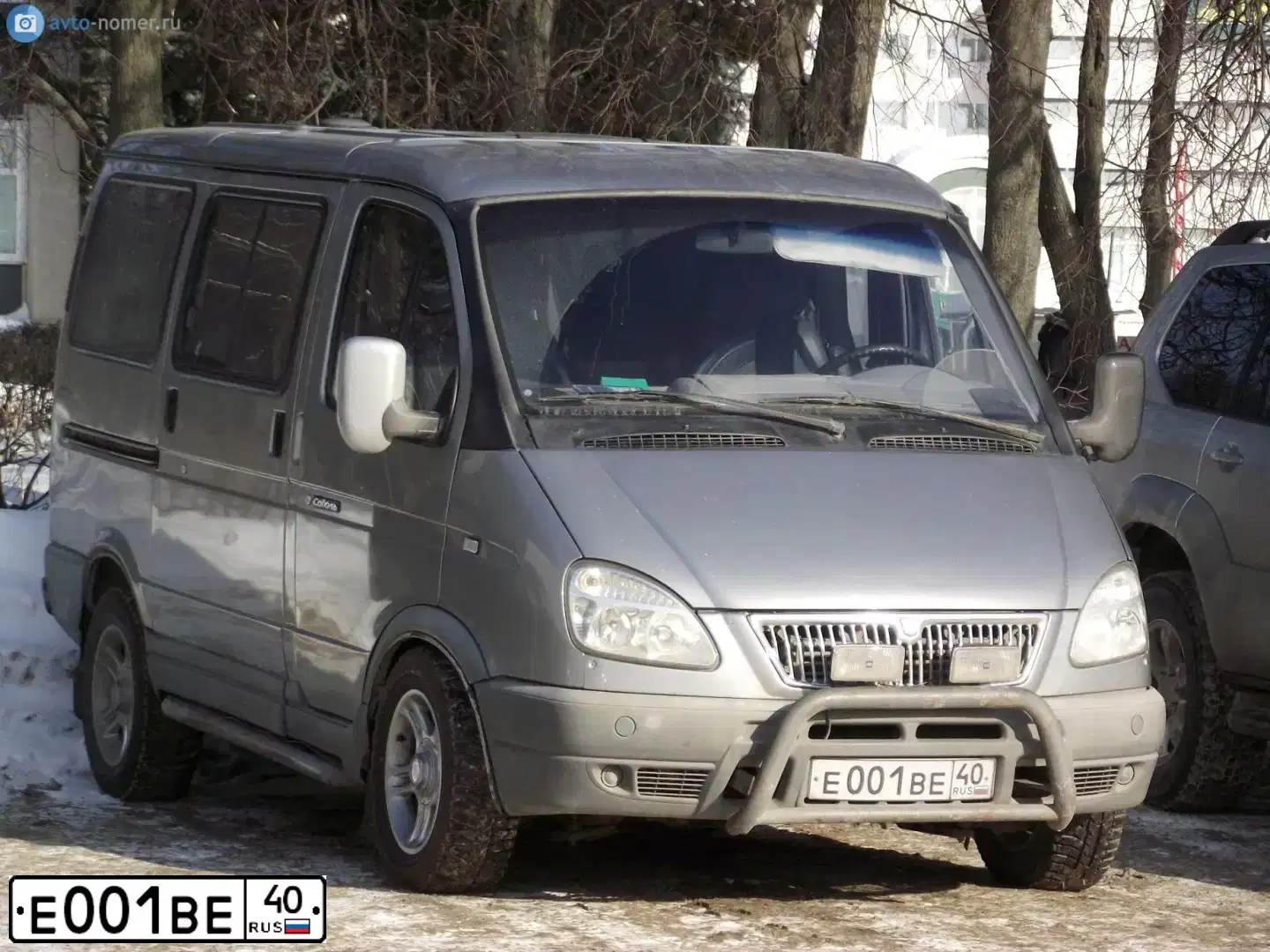Фото автомобиля GAZ 2217 SOBOL, 2005 — госномер Е001ВЕ40. Цвет: СИЛЬВЕР