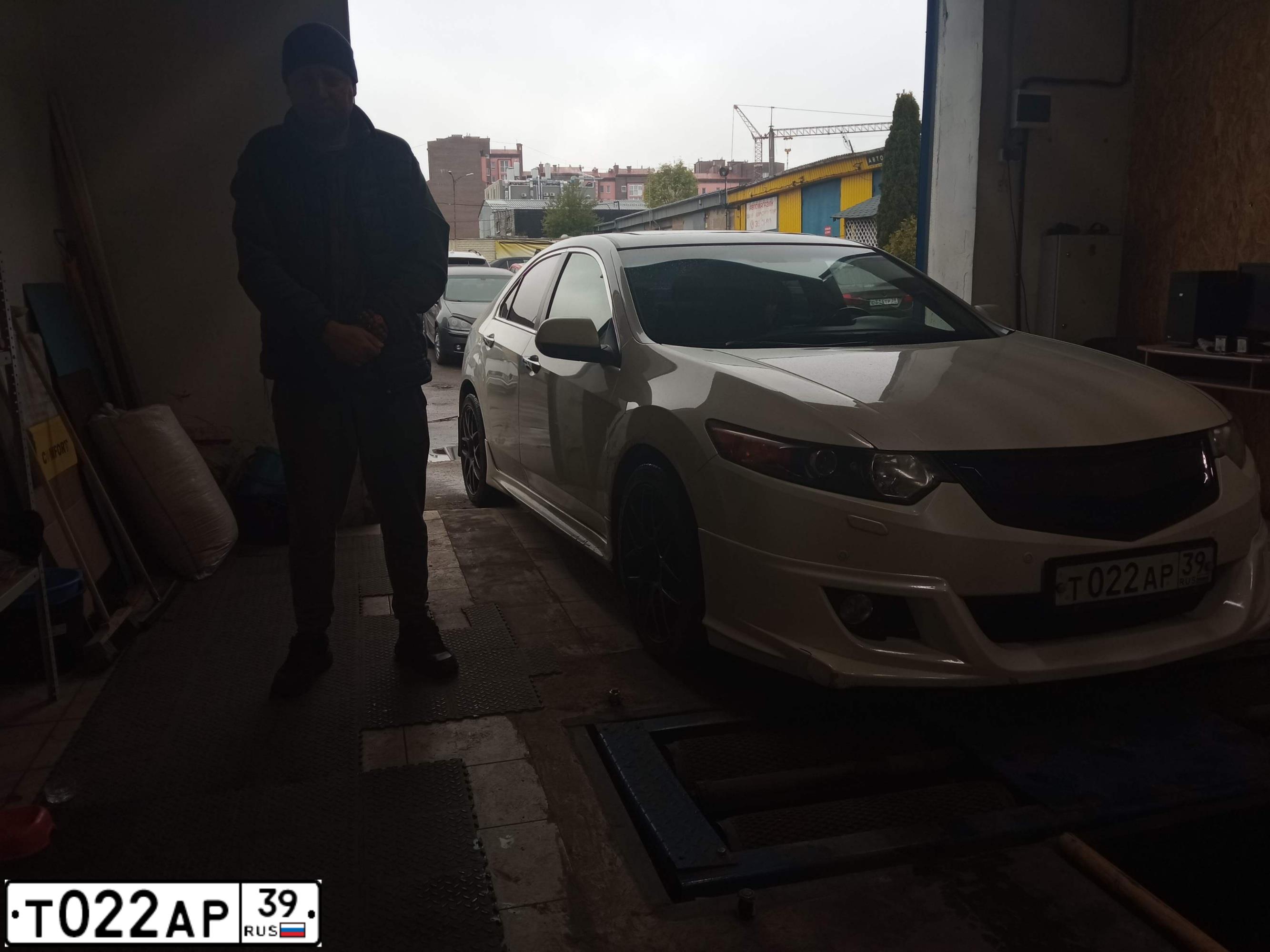 Фото автомобиля HONDA ACCORD, 2008 — госномер Т022АР39. Цвет: БЕЛЫЙ ЧЕРНЫЙ