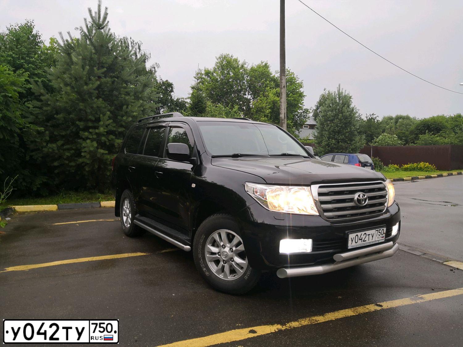 Фото автомобиля TOYOTA LANDCRUISER 200, 2009 — госномер Т111ОА150. Цвет: ЧЕРНЫЙ