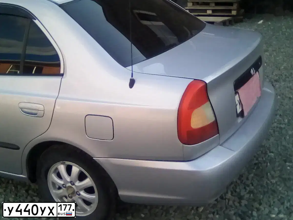 Фото автомобиля HYUNDAI ACCENT, 2004 — госномер С985ТР196. Цвет: ЧЕРНЫЙ