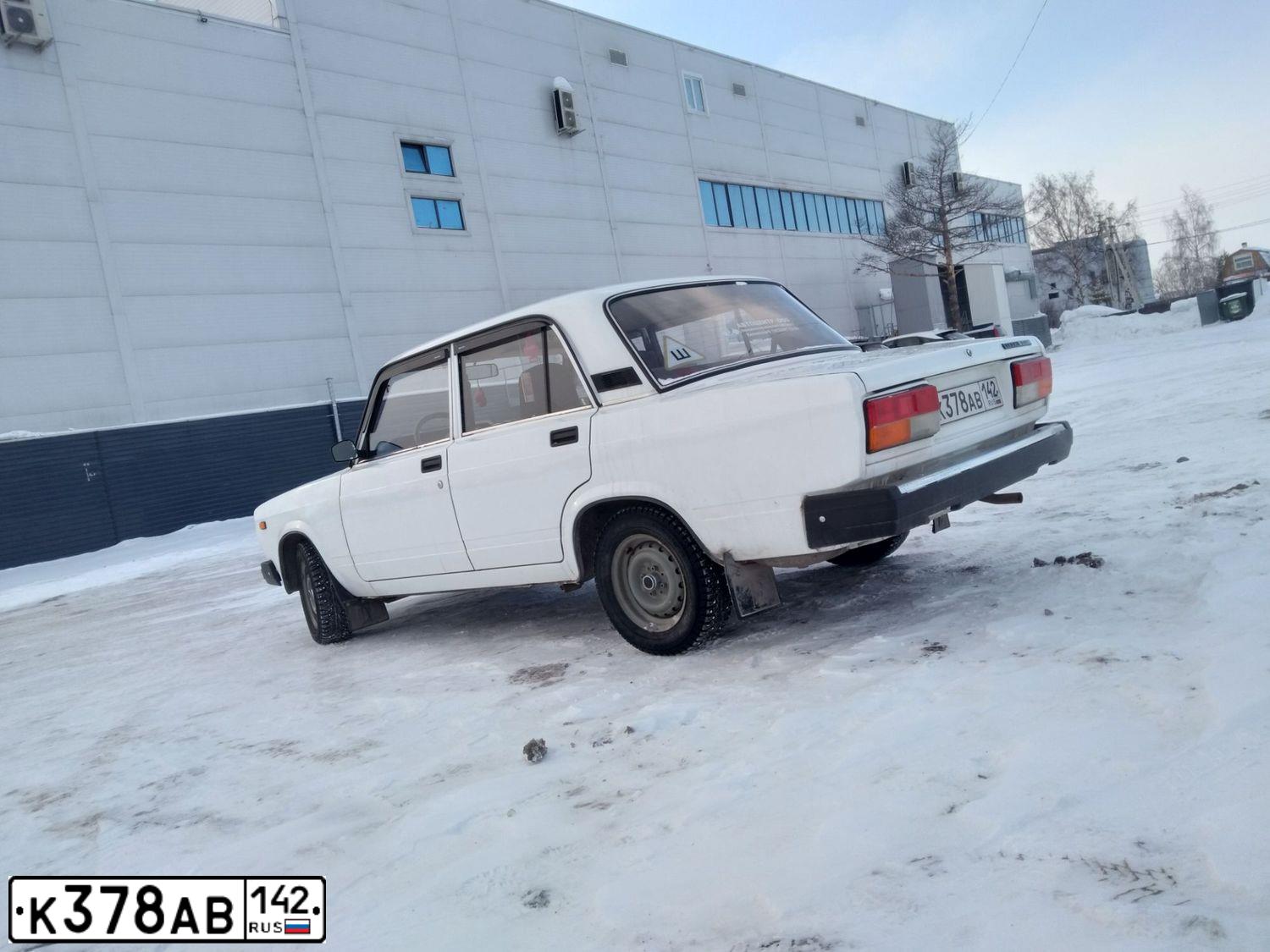 Фото автомобиля LADA 2107, 2011 — госномер К378АВ142. Цвет: Белый