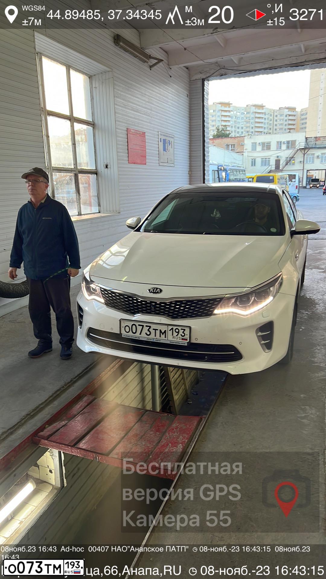 Фото автомобиля KIA MAGENTIS / OPTIMA, 2017 — госномер Е678АН23. Цвет: Белый