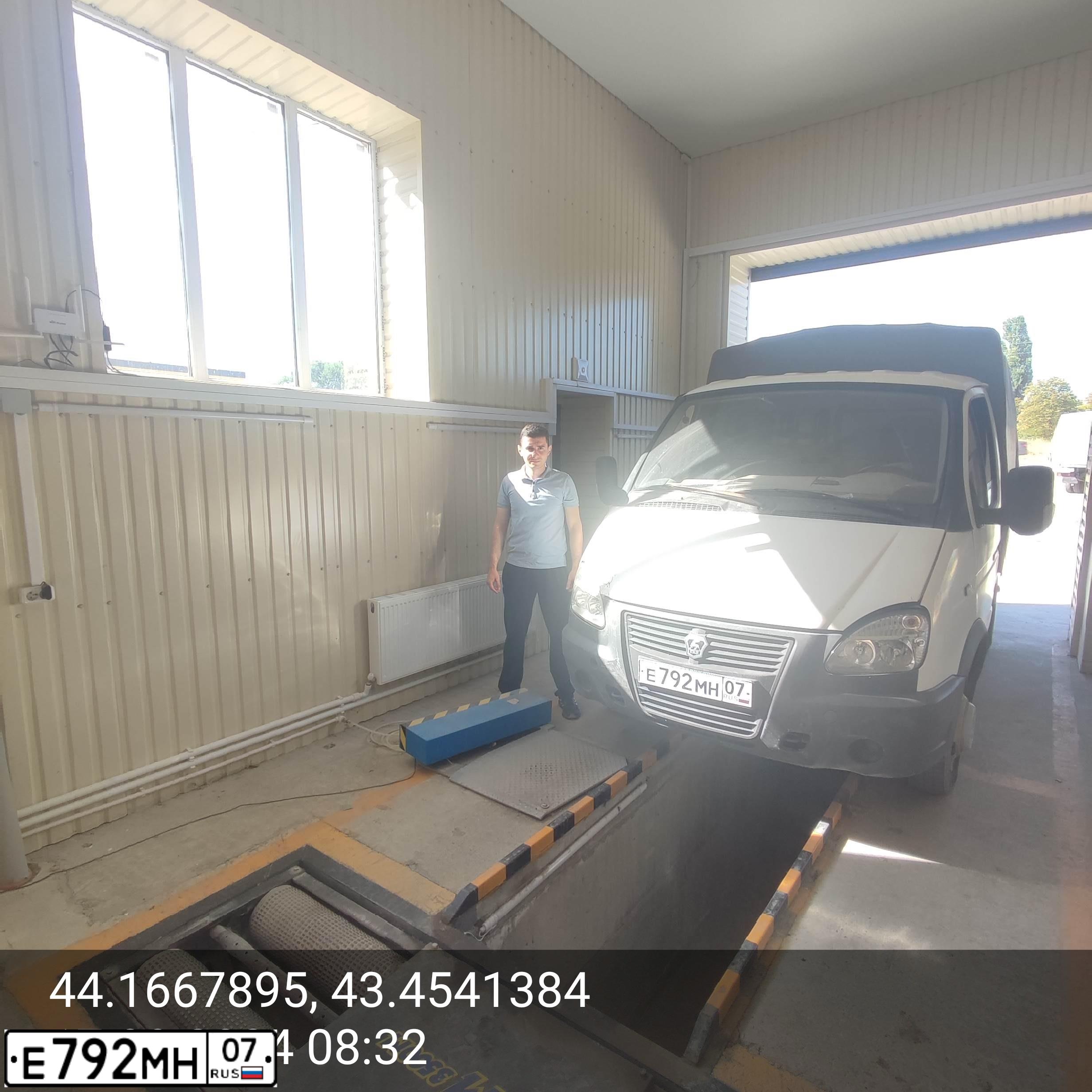 Фото автомобиля GAZ 3302 EL, 2003 — госномер Е792МН07. Цвет: СНЕЖНО-БЕЛЫЙ