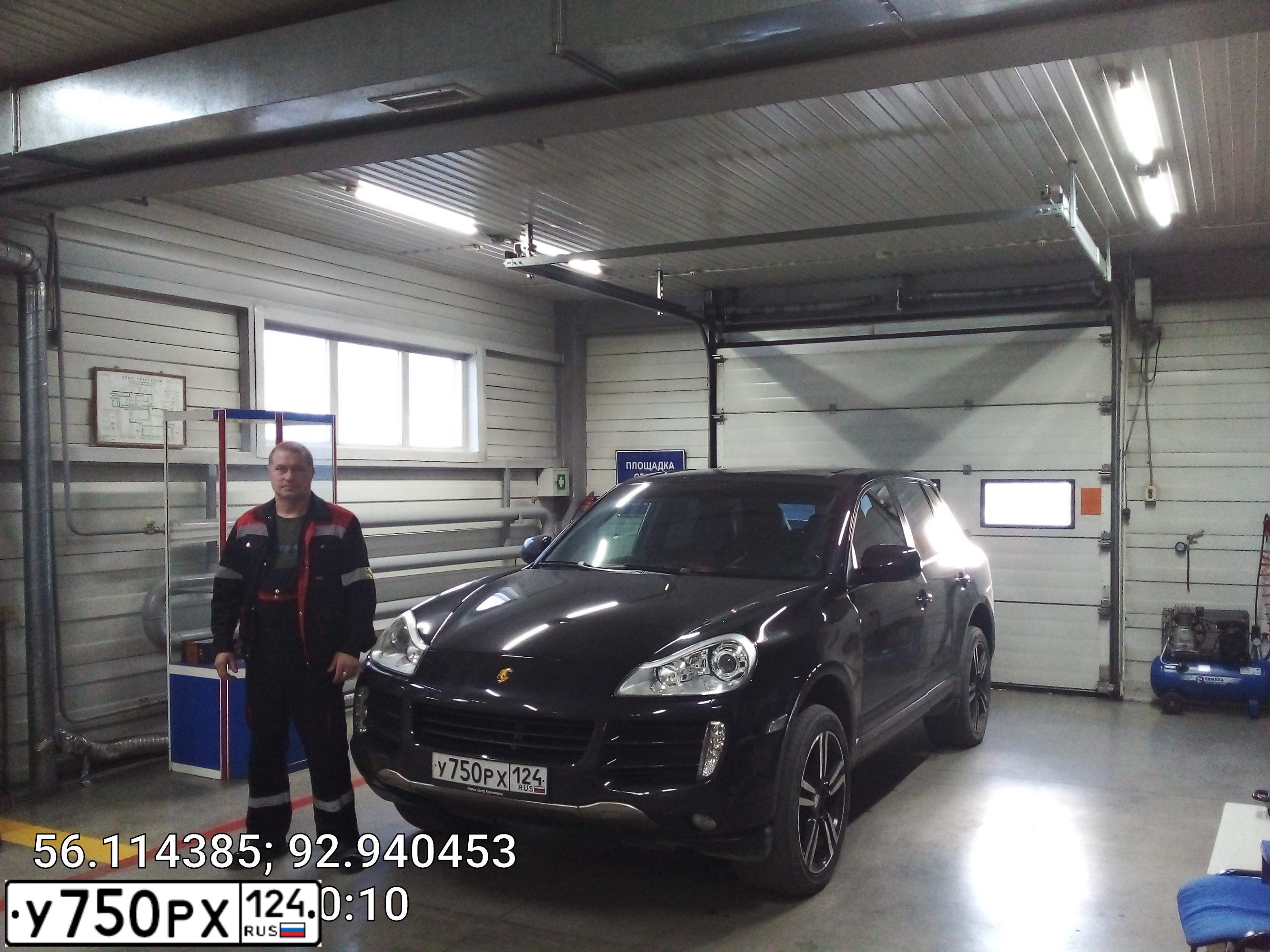 Фото автомобиля PORSCHE CAYENNE, 2007 — госномер М044НН124. Цвет: ЧЕРНЫЙ