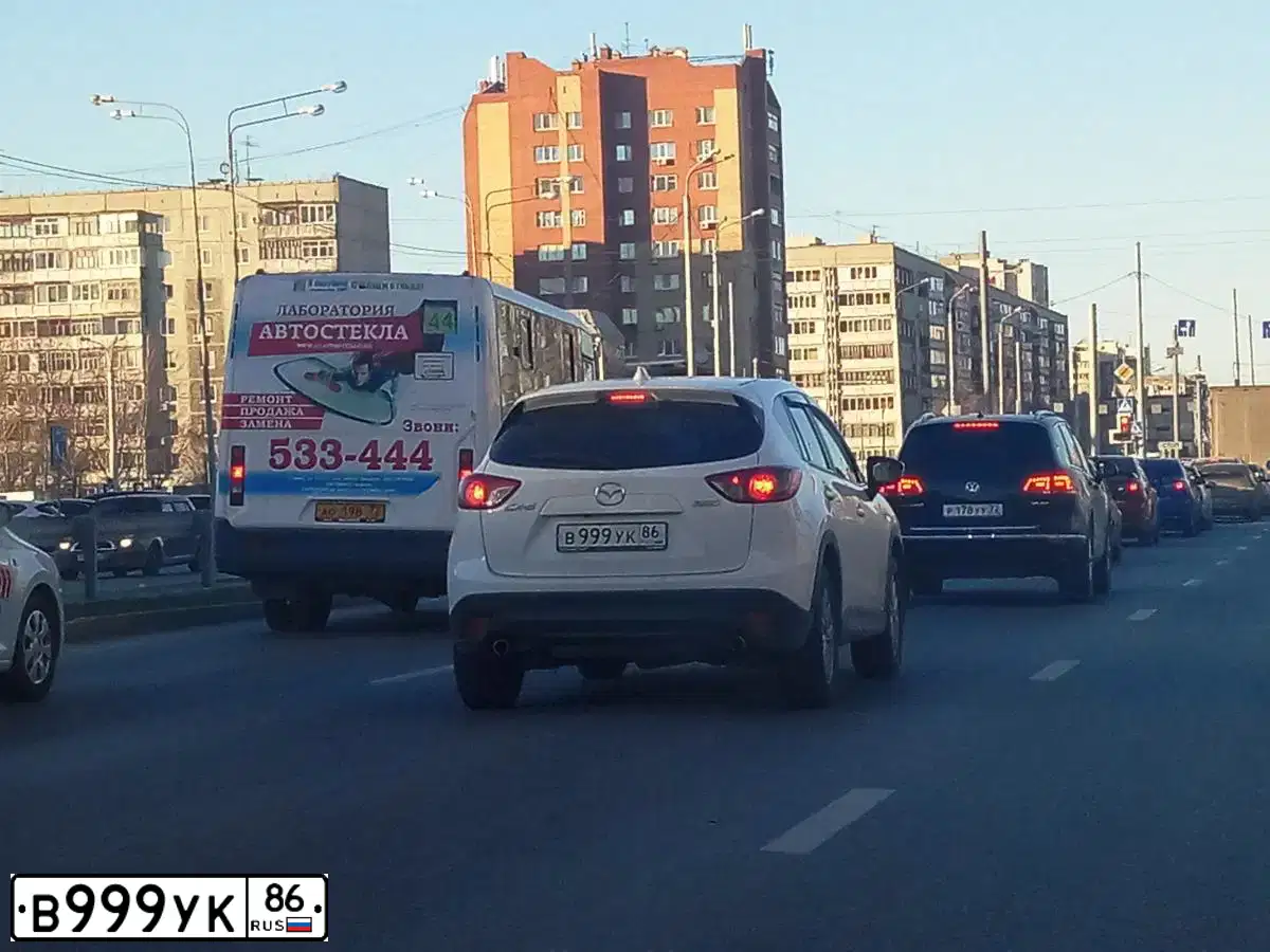 Фото автомобиля INFINITI QX70 /FX/, 2003 — госномер В999УК86. Цвет: Серый