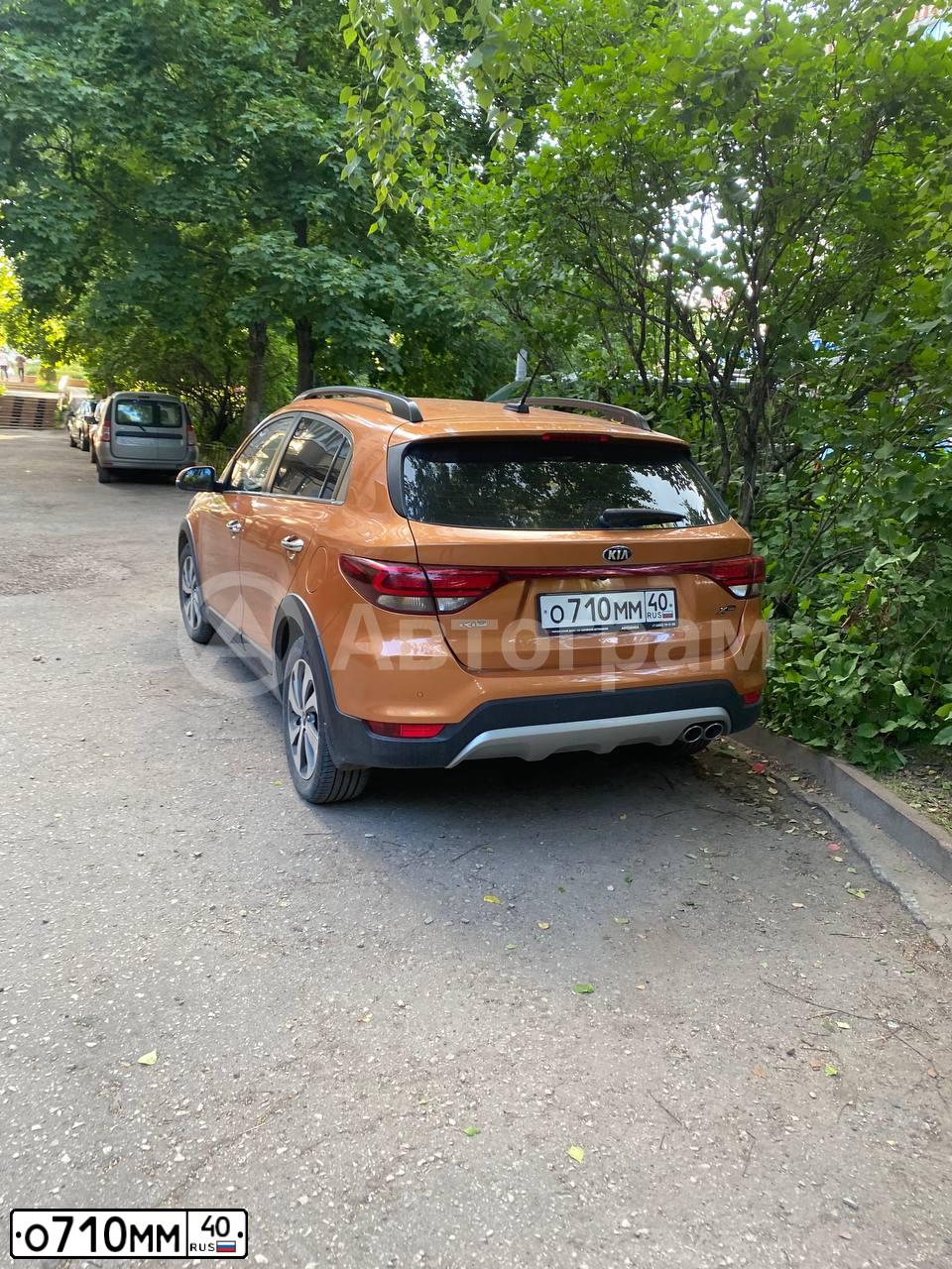 Фото автомобиля KIA RIO, 2017 — госномер О710ММ40. Цвет: ОРАНЖЕВЫЙ