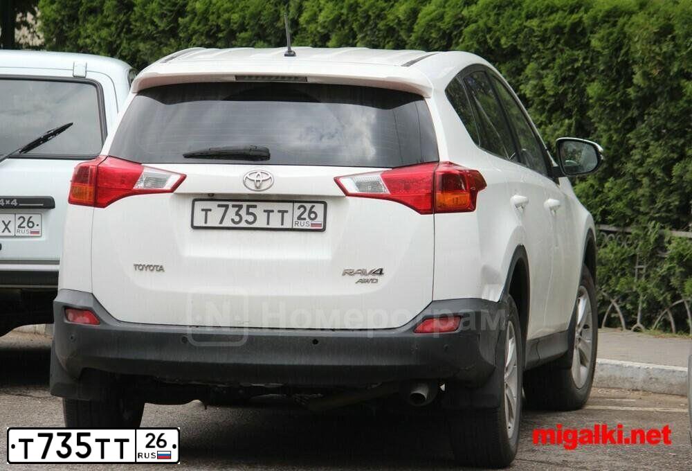Фото автомобиля TOYOTA RAV4, 2013 — госномер Т735ТТ26. Цвет: Белый