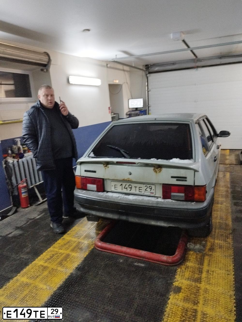 Фото автомобиля LADA 2114 SAMARA, 2004 — госномер Е149ТЕ29. Цвет: МОЛОЧНО-БЕЛЫЙ-СЕРЕБР
