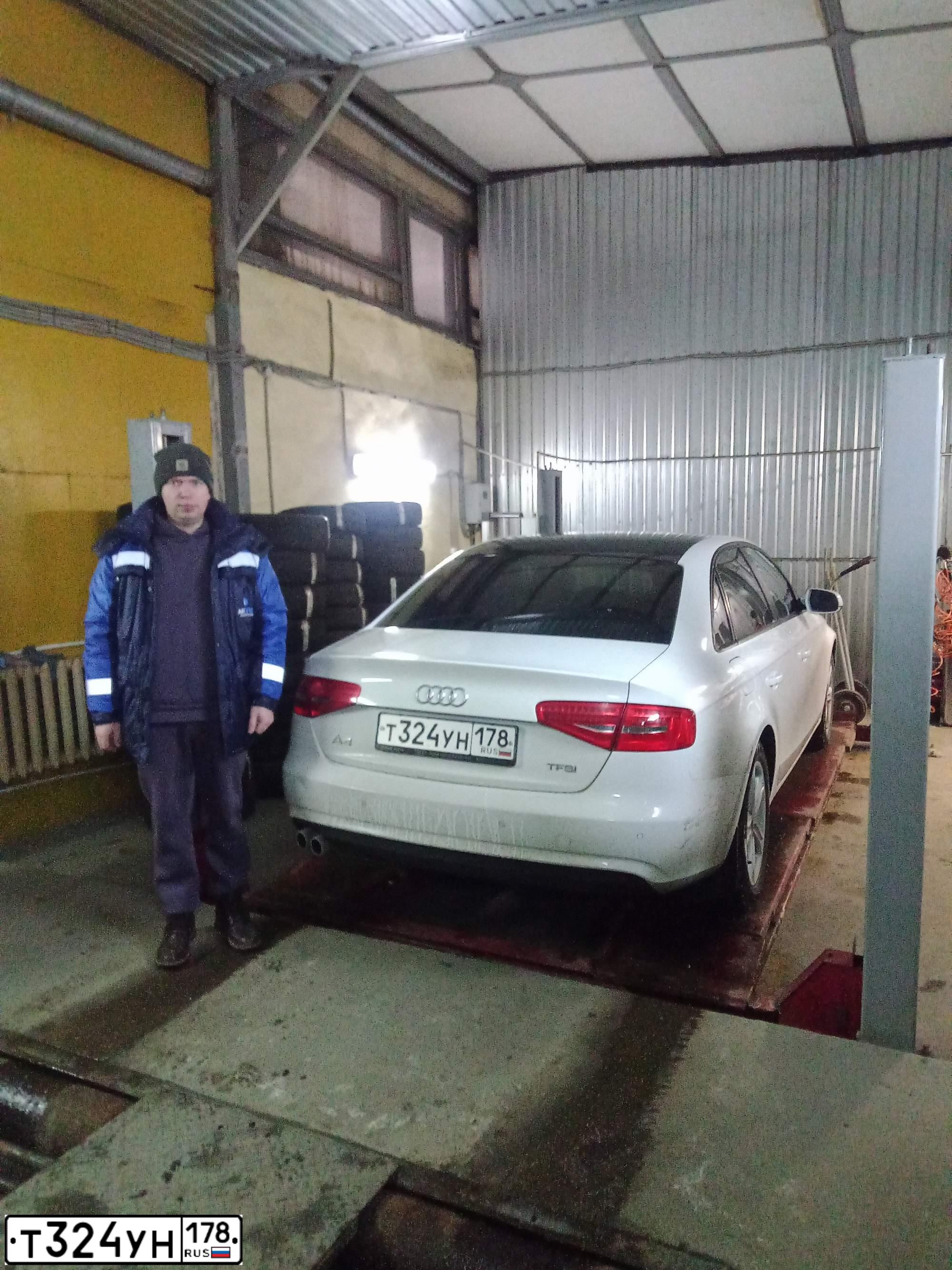 Фото автомобиля AUDI А4, 2013 — госномер Т913РС198. Цвет: Белый