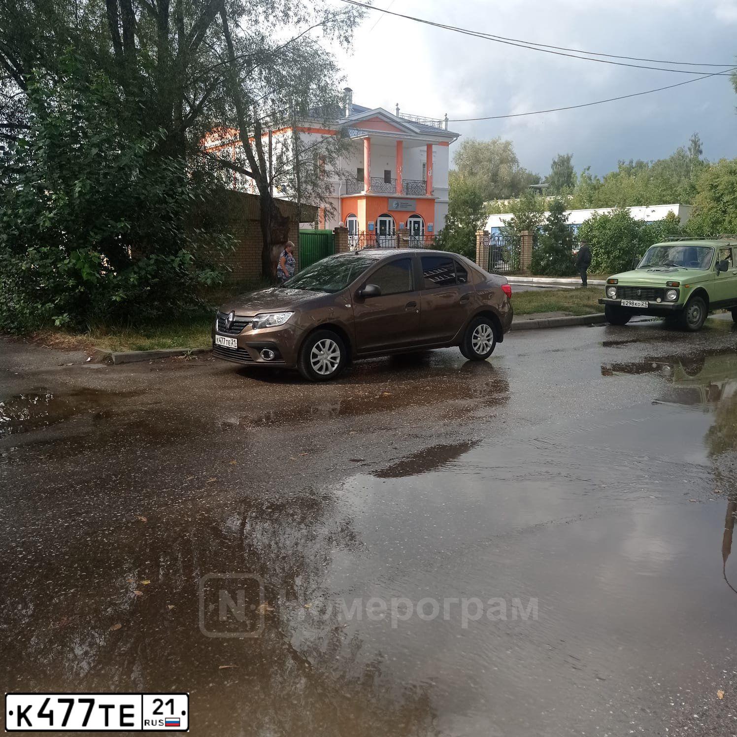 Фото автомобиля RENAULT LOGAN, 2020 — госномер К477ТЕ21. Цвет: Коричневый