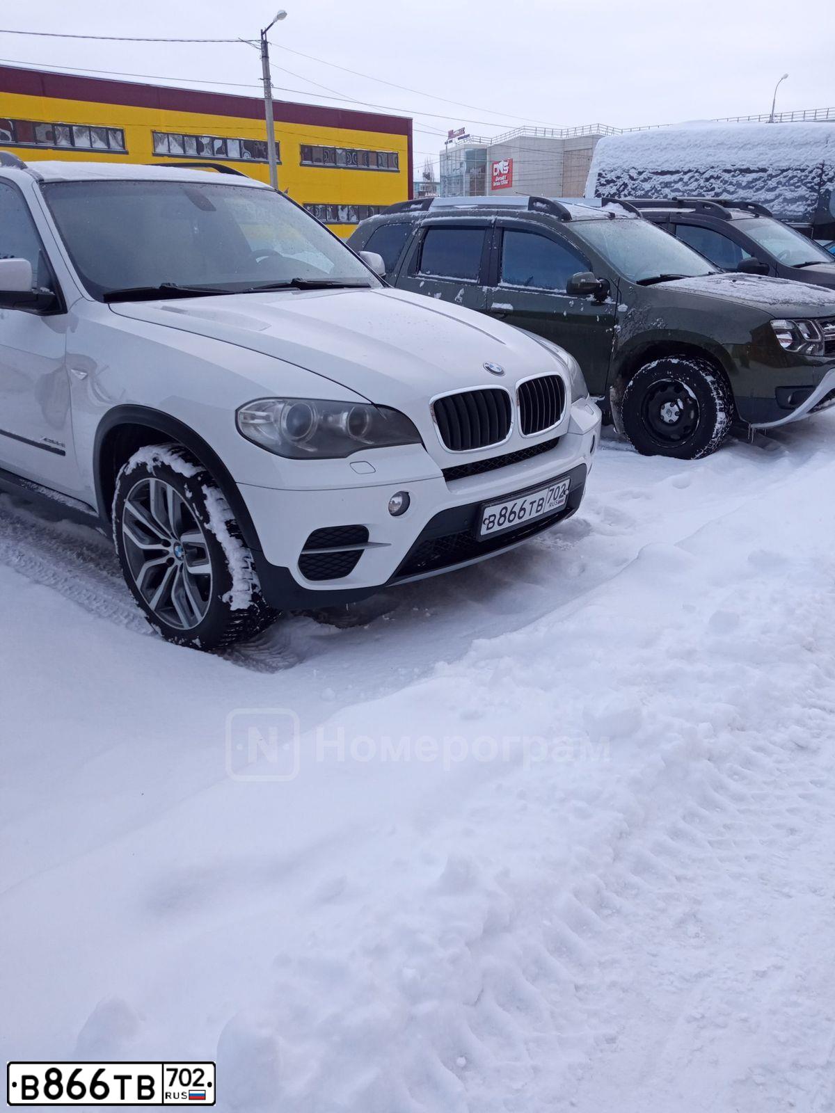 Фото автомобиля BMW X5, 2011 — госномер В866ТВ702. Цвет: Белый