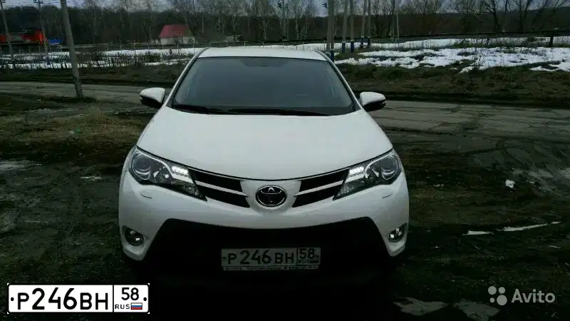 Фото автомобиля TOYOTA RAV4, 2015 — госномер М800ТМ58. Цвет: БЕЛЫЙ