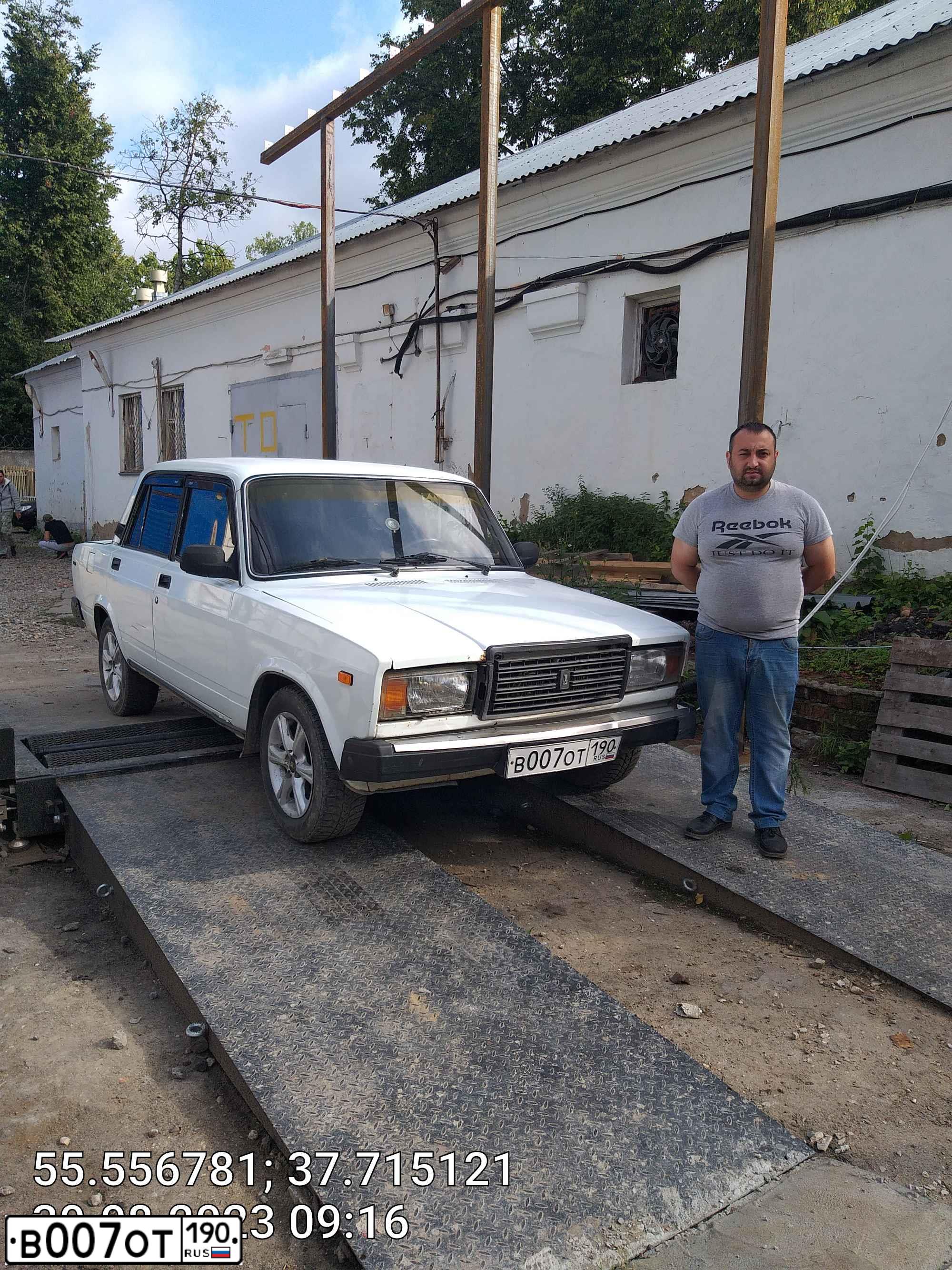 Фото автомобиля LADA 2107, 1998 — госномер Е478УР34. Цвет: СЕРО БЕЛЫЙ