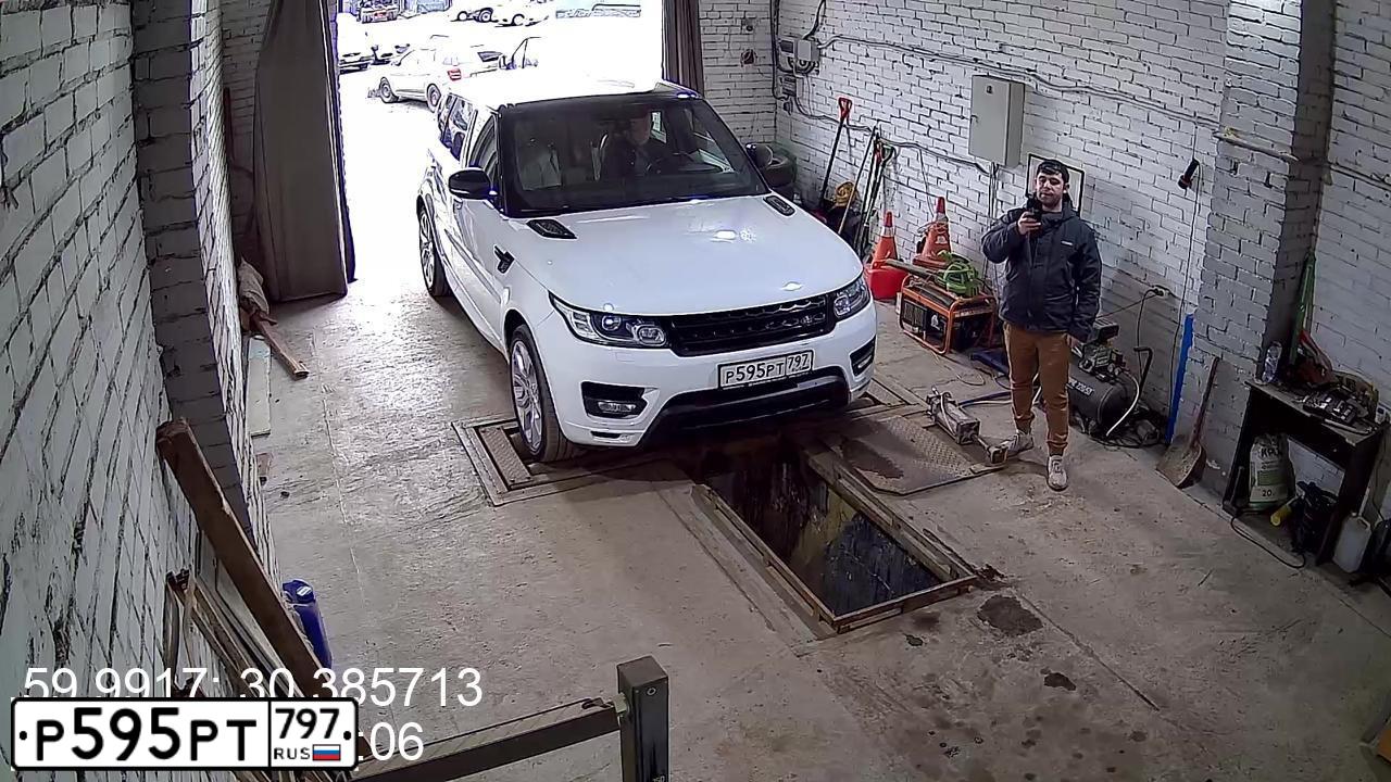 Фото автомобиля LAND ROVER RANGE ROVER, 2014 — госномер О711ЕМ134. Цвет: Белый