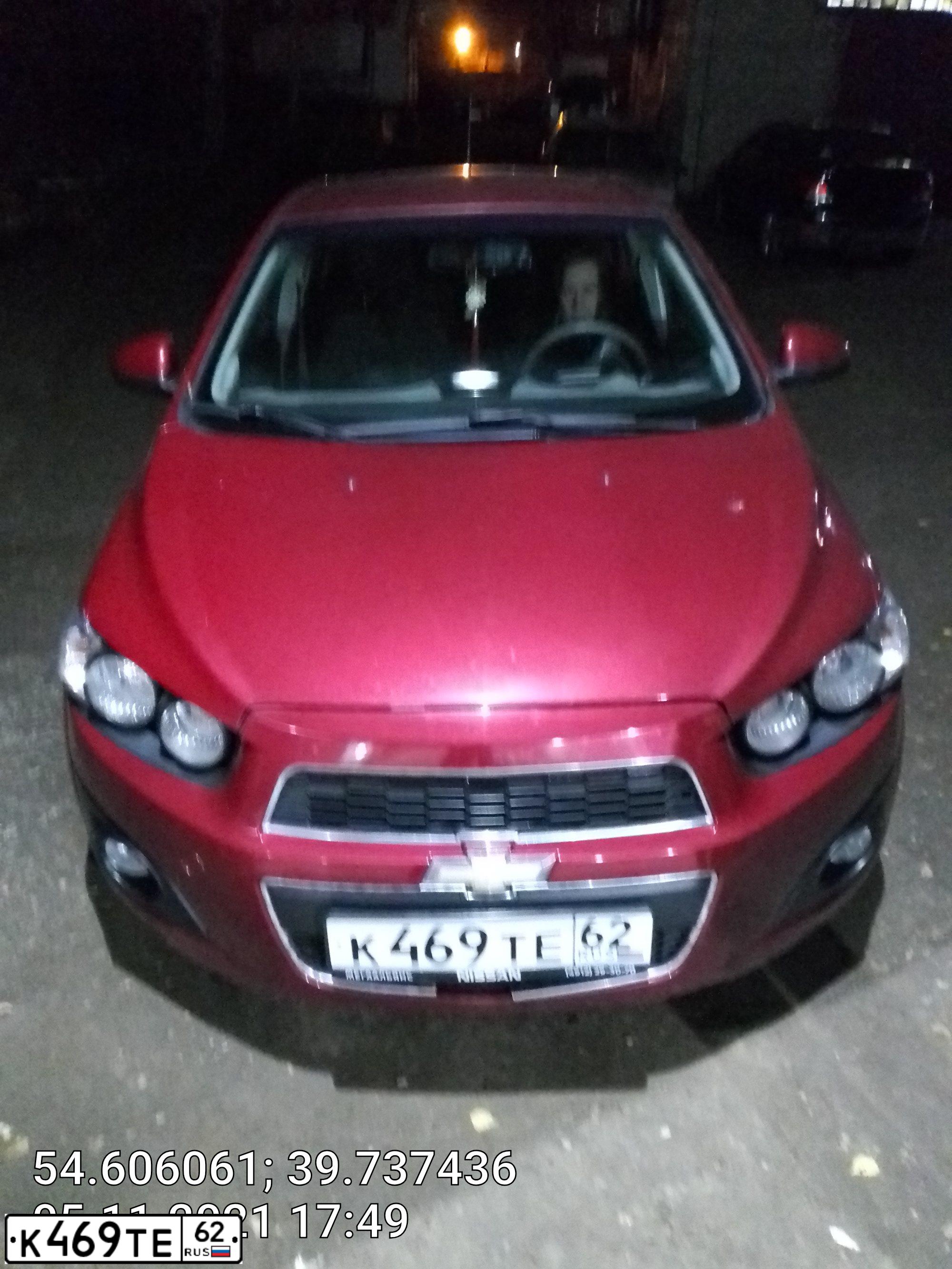 Фото автомобиля CHEVROLET AVEO, 2013 — госномер К469ТЕ62. Цвет: КРАСНЫЙ МЕТАЛЛИК