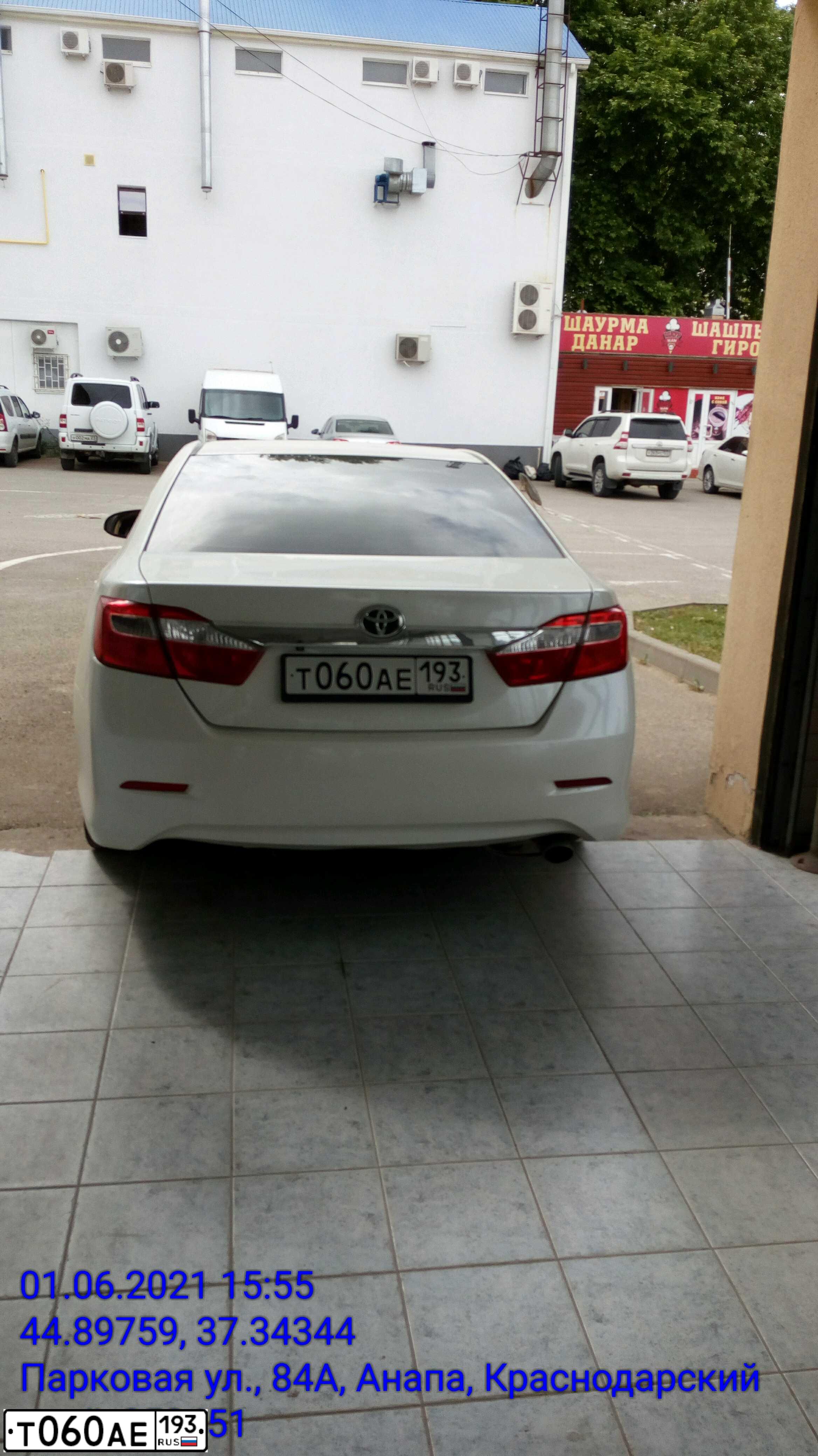 Фото автомобиля TOYOTA CAMRY, 2014 — госномер У030ТЕ123. Цвет: БЕЛЫЙ ПЕРЛАМУТРОВЫЙ