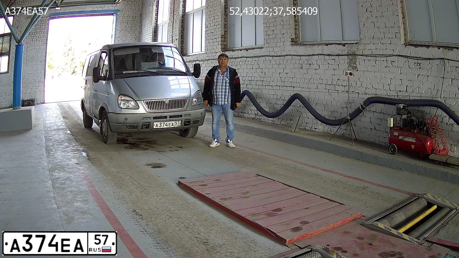 Фото автомобиля GAZ 2217 SOBOL, 2006 — госномер А374ЕА57. Цвет: БУРАН