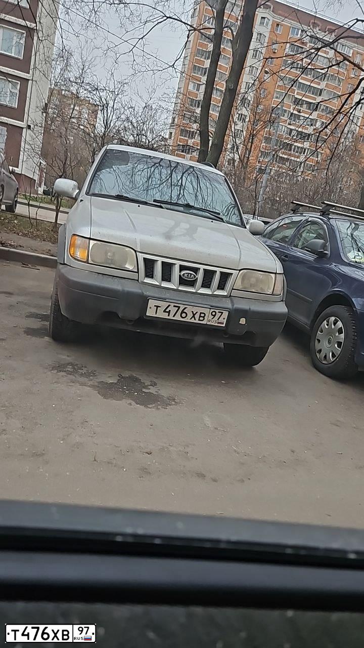 Фото автомобиля KIA SPORTAGE, 2005 — госномер Т476ХВ97. Цвет: СЕРЫЙ СВЕТЛЫЙ