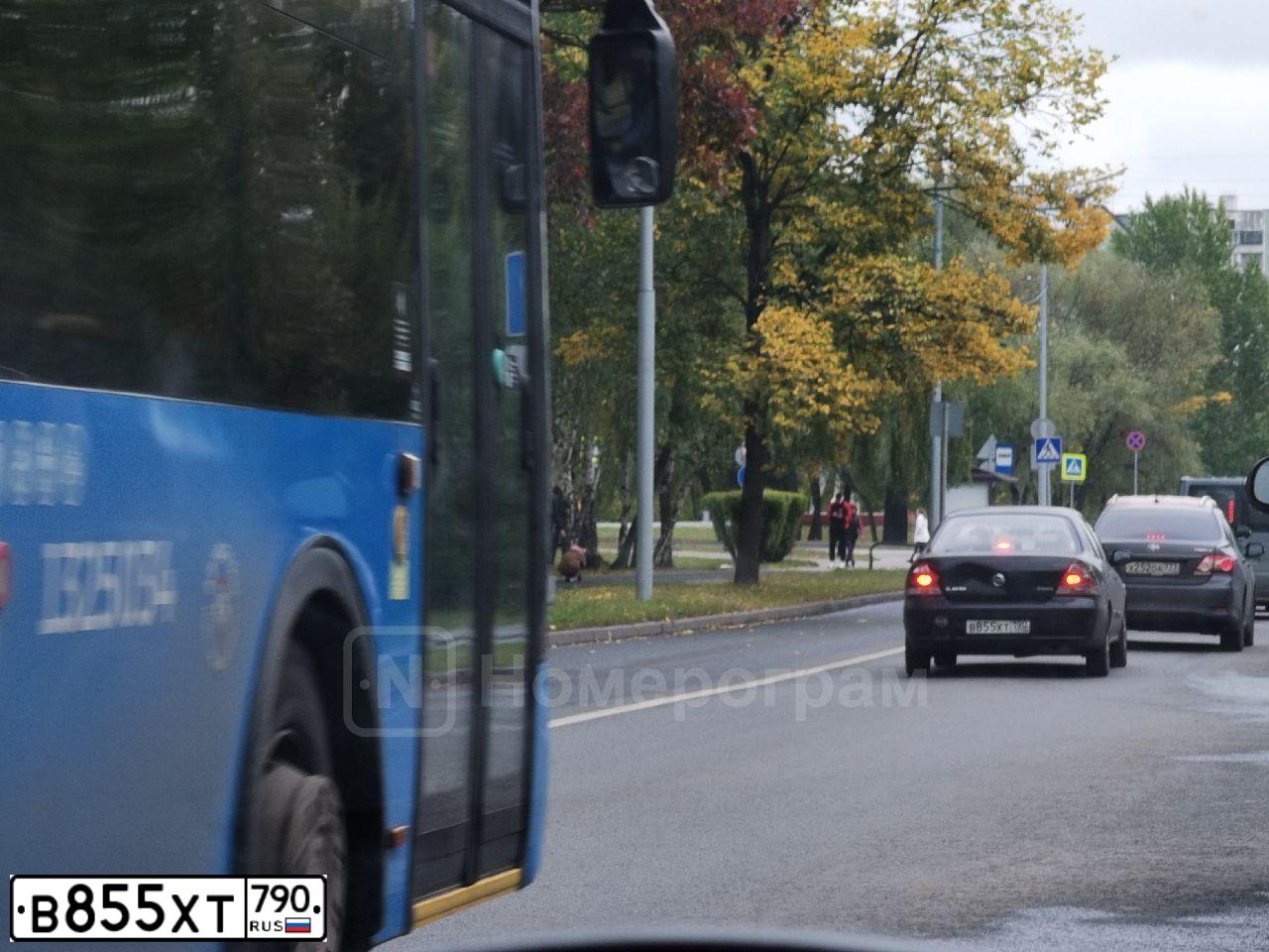 Фото автомобиля NISSAN NOTE, 2006 — госномер Е955КА177. Цвет: ТЕМНО-СИНИЙ