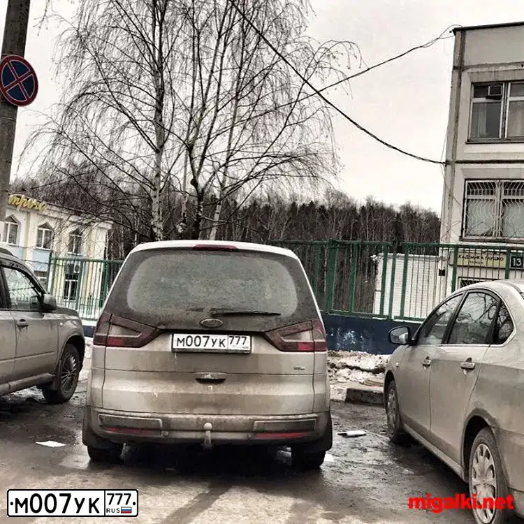 Фото автомобиля BMW SERIE 5, 2017 — госномер М007УК777. Цвет: ЧЕРНЫЙ