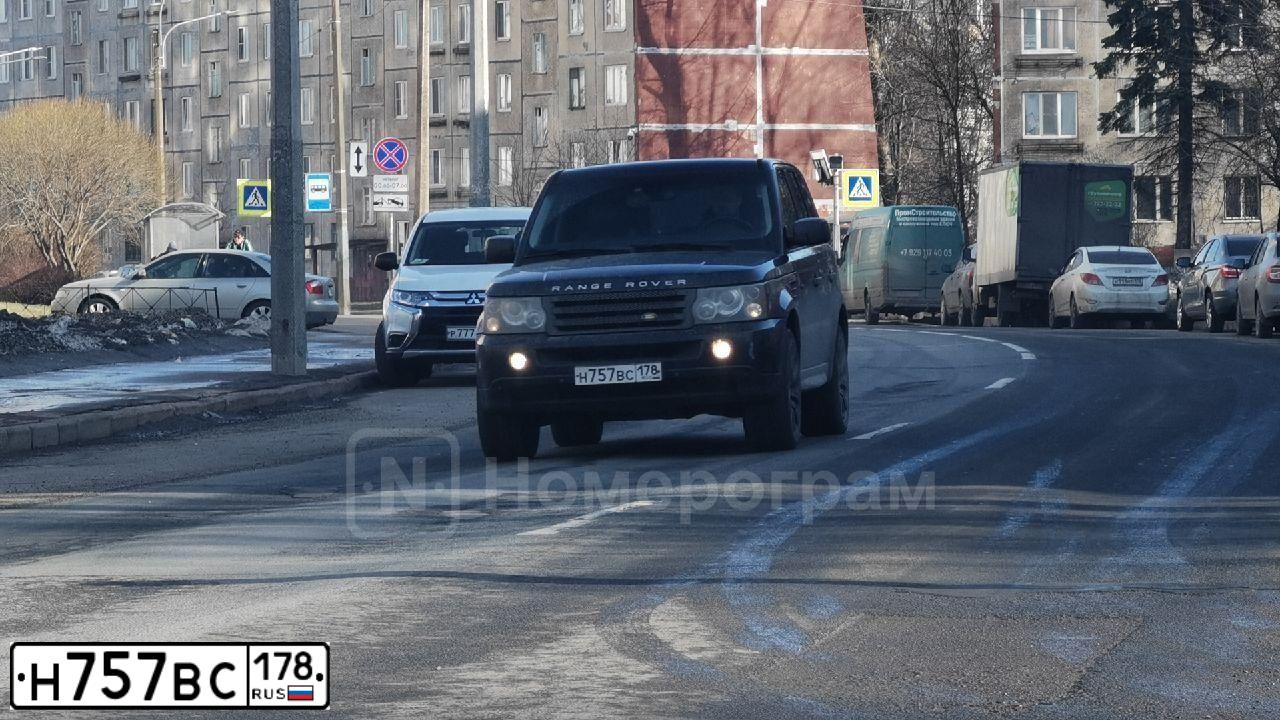 Фото автомобиля LADA 2113 SAMARA, 2012 — госномер Н757ВС178. Цвет: ТЕМНО-ВИШНЕВЫЙ