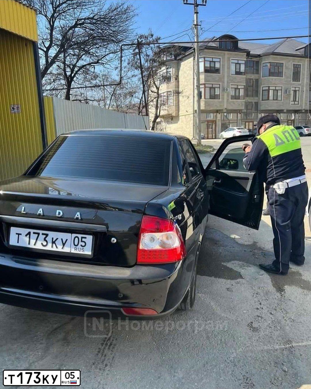 Фото автомобиля LADA 2170 PRIORA, 2015 — госномер У044ОЕ05. Цвет: СИНЕ-ЧЕРНЫЙ