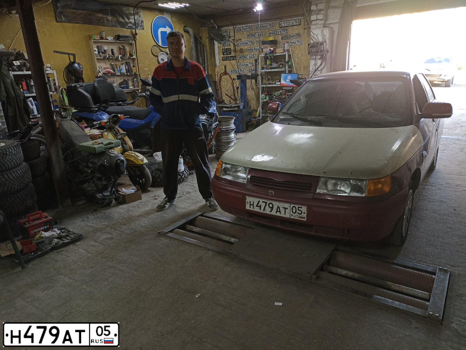 Фото автомобиля LADA 2112, 2005 — госномер М441КТ763. Цвет: ТЕМНО-МАЛИНОВЫЙ