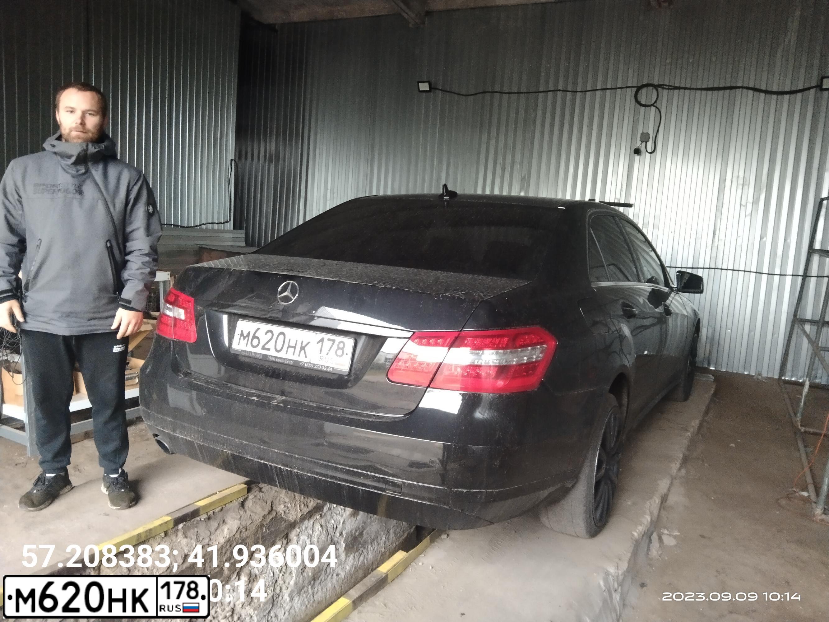 Фото автомобиля MERCEDES-BENZ E-CLASS, 2012 — госномер В128СМ37. Цвет: ЧЕРНЫЙ
