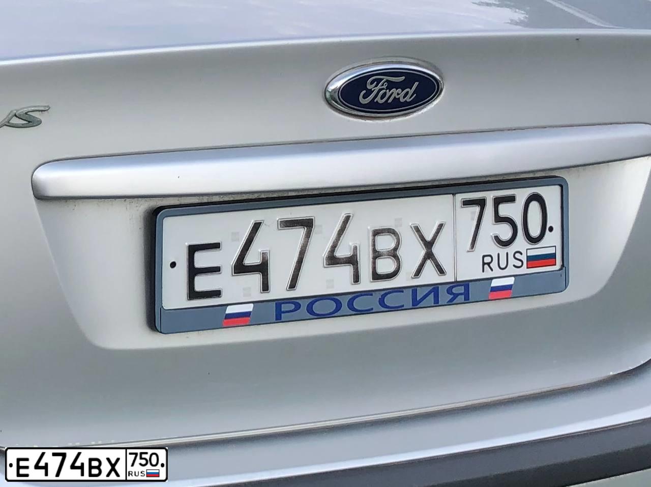 Фото автомобиля FORD FOCUS, 2007 — госномер Е474ВХ750. Цвет: Серый