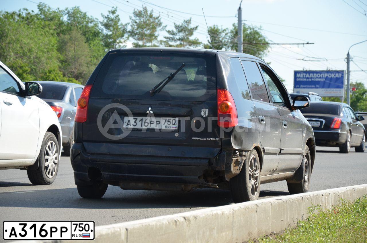 Фото автомобиля MITSUBISHI SPACE STAR, 2003 — госномер А316РР750. Цвет: ЧЕРНЫЙ