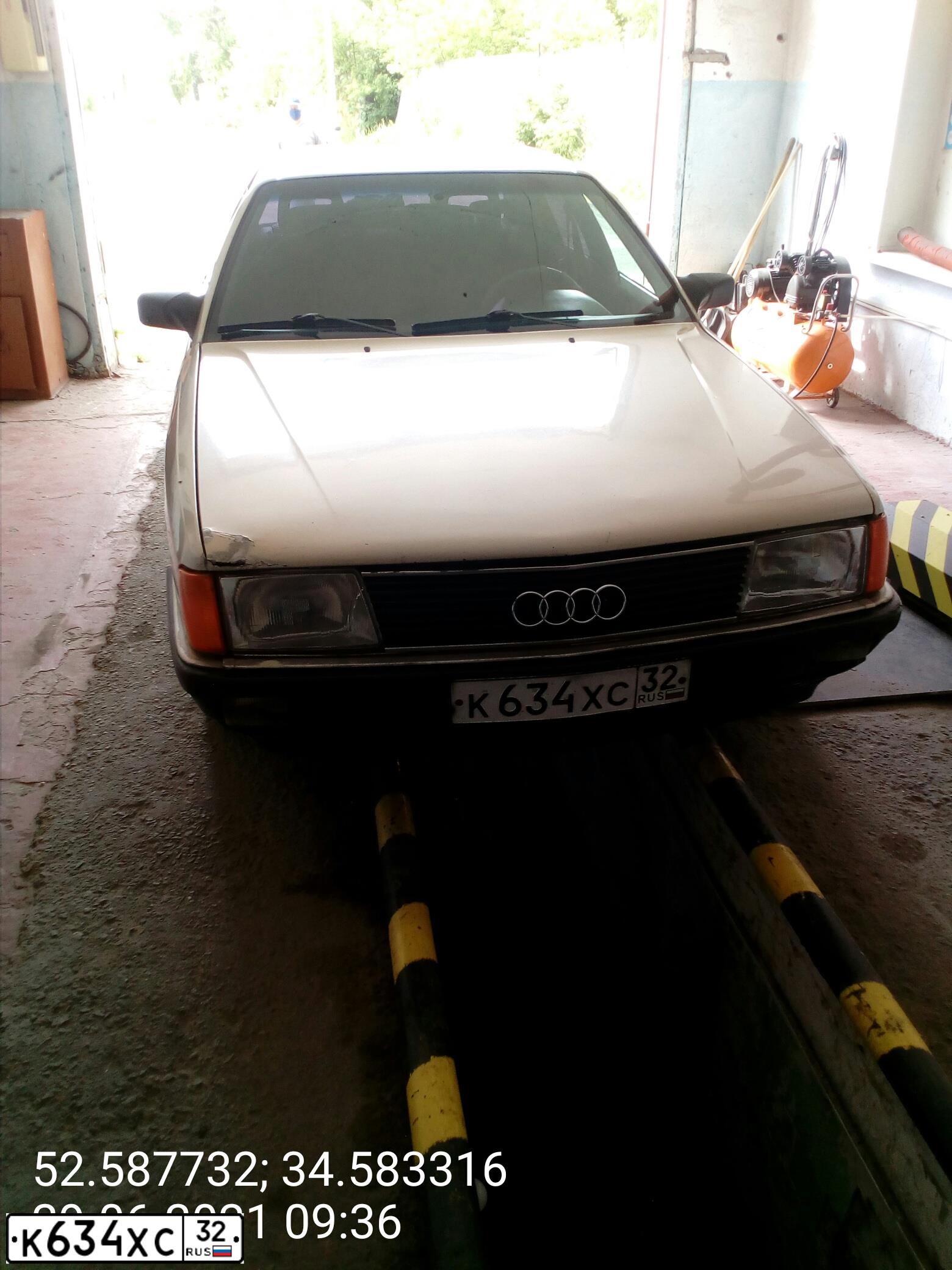 Фото автомобиля AUDI 100, 1986 — госномер К634ХС32. Цвет: СЕРЕБРИСТЫЙ МЕТАЛЛИК