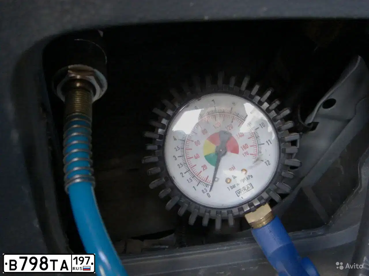 Фото автомобиля TOYOTA LANDCRUISER, 2011 — госномер В242КХ126. Цвет: Белый