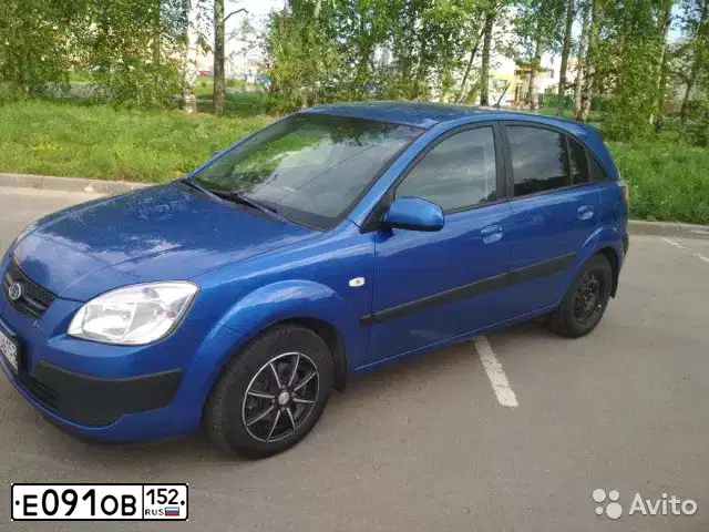 Фото автомобиля KIA RIO, 2006 — госномер М737НУ126. Цвет: синий