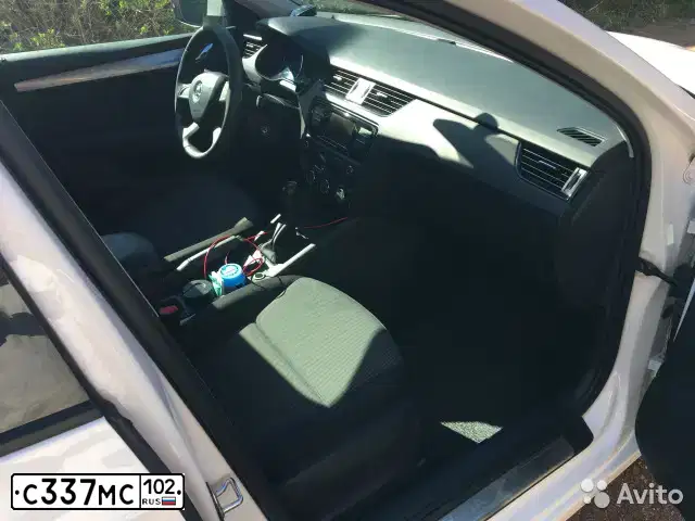 Фото автомобиля TOYOTA CAMRY, 2018 — госномер С337МС102. Цвет: БЕЛЫЙ ПЕРЛАМУТР