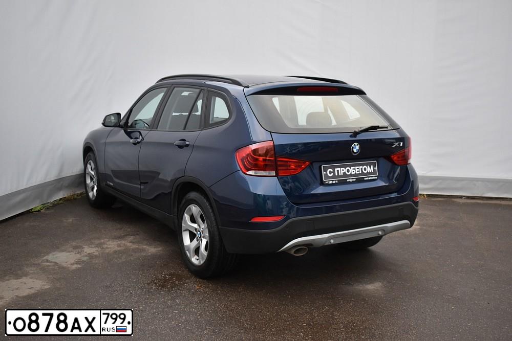 Фото автомобиля BMW X1, 2013 — госномер Р044СК790. Цвет: синий