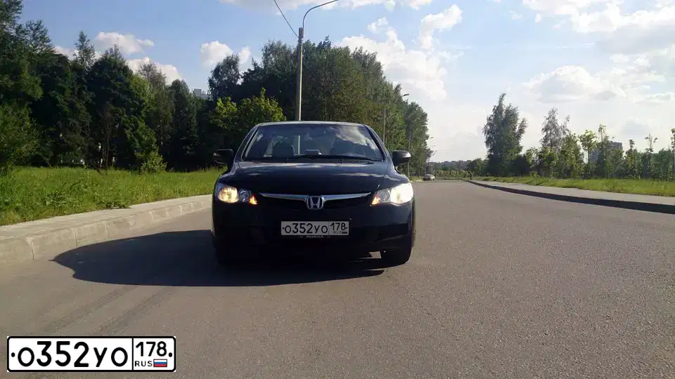 Фото автомобиля HONDA CIVIC, 2008 — госномер С864КТ60. Цвет: ЧЕРНЫЙ