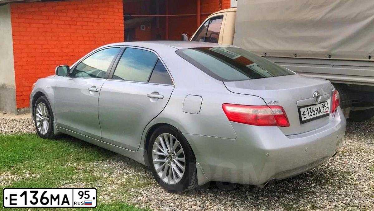 Фото автомобиля TOYOTA CAMRY, 2008 — госномер С009КЕ777. Цвет: Серебристый